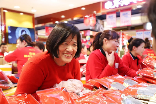 電影,風(fēng)吹浪涌,創(chuàng)業(yè),大連海參,曉芹海參,海參.jpg 電影,風(fēng)吹浪涌,創(chuàng)業(yè),大連海參,曉芹海參,海參.jpg